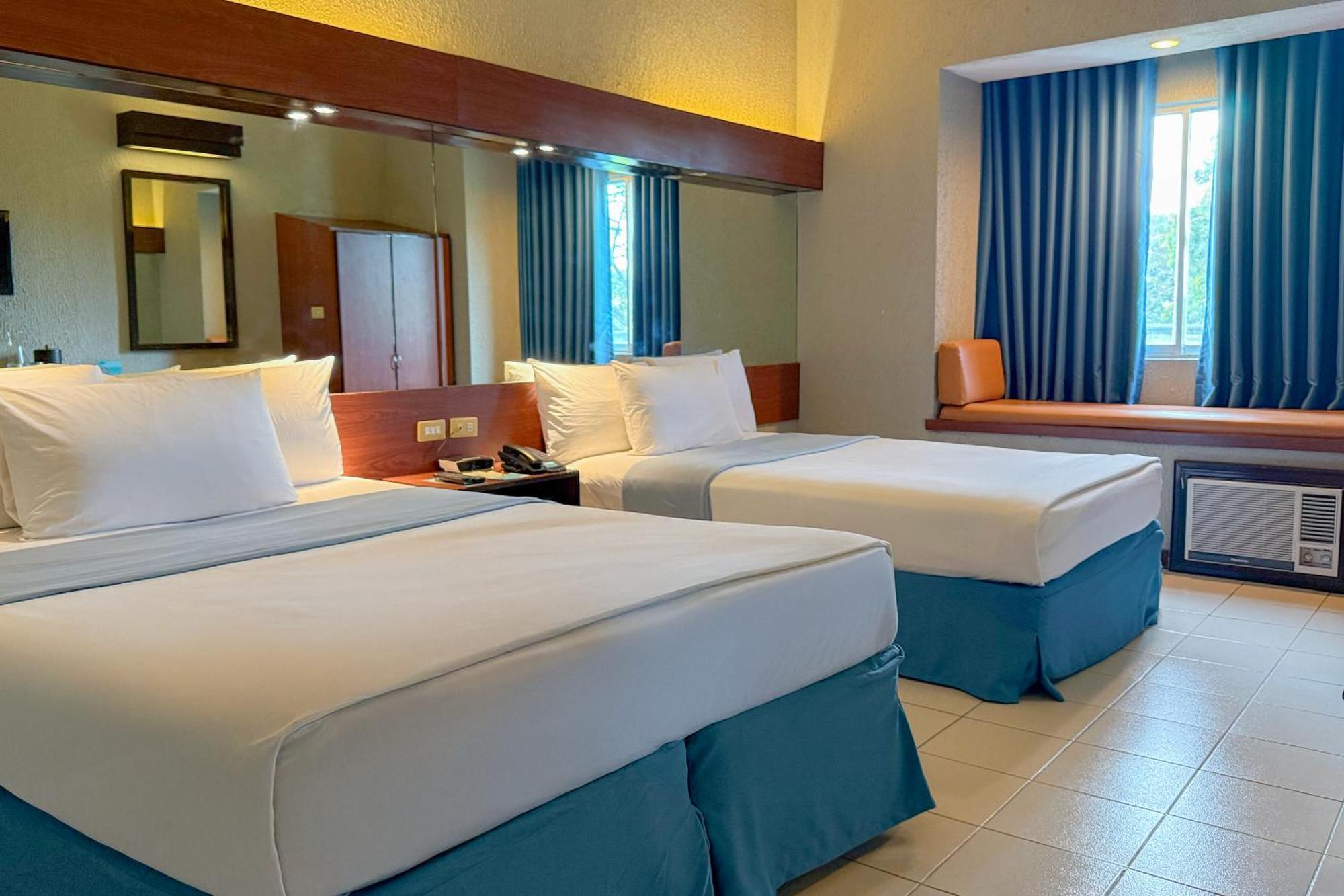 Microtel By Wyndham Eagle Ridge General Trias  Exterior photo