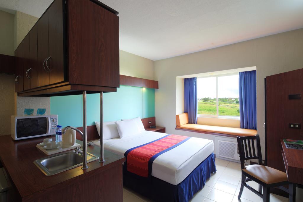 Microtel By Wyndham Eagle Ridge General Trias  Exterior photo