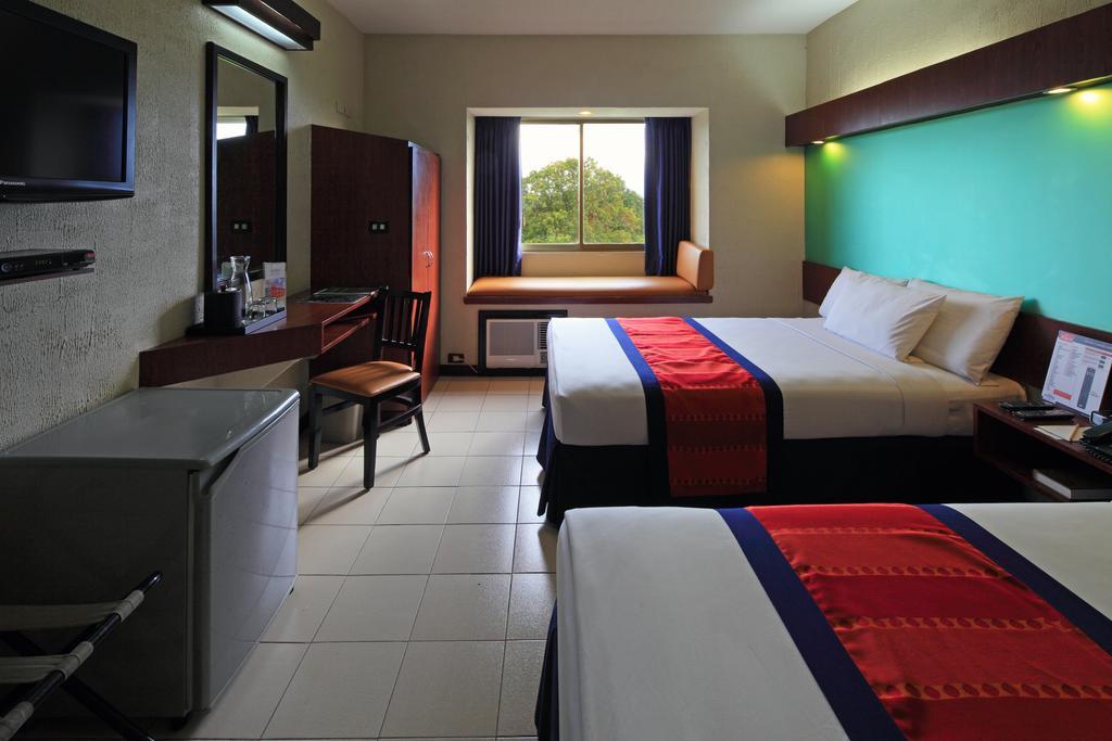 Microtel By Wyndham Eagle Ridge General Trias  Exterior photo