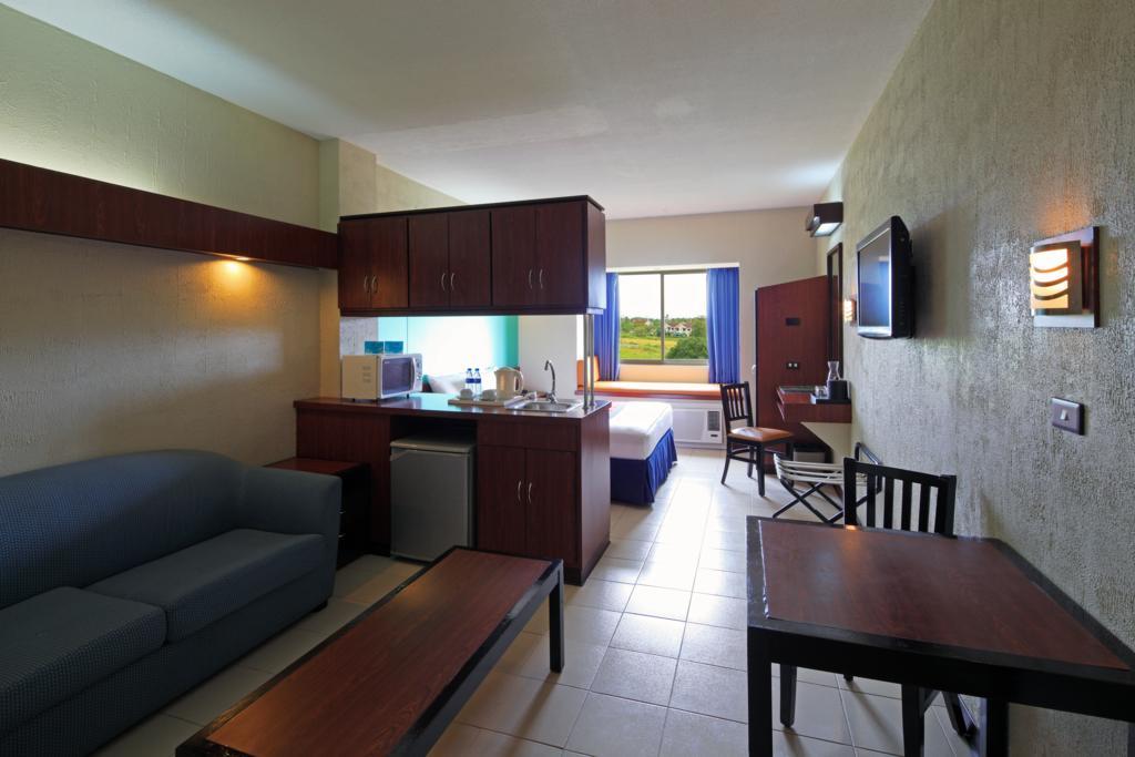 Microtel By Wyndham Eagle Ridge General Trias  Exterior photo